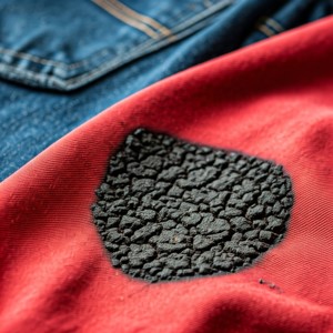 membersihkan noda aspal